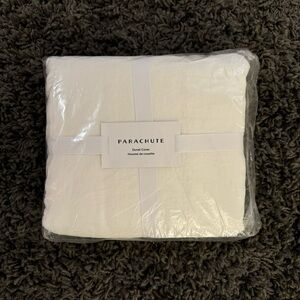 NEW IN PACKAGING Parachute White Linen Duvet Cover (Full/Queen)